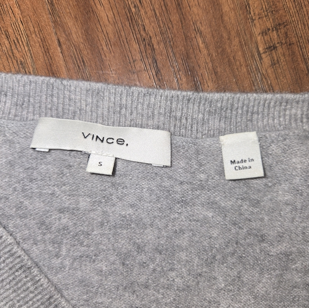 Vince. Small Gray V Neck Cashmere Weekend Sweater - Picture 3 of 8